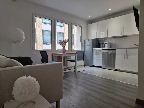 Appartement meublé de 3 pièces, 40 m² – Paris – 1 700 € CC