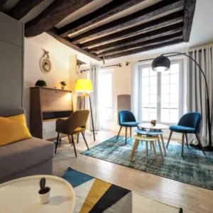 À louer – Studio meublé 29 m² – Rue Saint-Antoine, Paris 4ᵉ – Quartier Saint-Paul / Bastille 1340 € CC