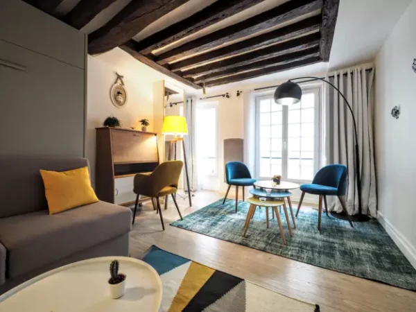 À louer – Studio meublé 29 m² – Rue Saint-Antoine, Paris 4ᵉ – Quartier Saint-Paul / Bastille 1340 € CC