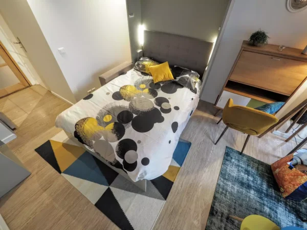 À louer – Studio meublé 29 m² – Rue Saint-Antoine, Paris 4ᵉ – Quartier Saint-Paul / Bastille 1340 € CC – Image 9
