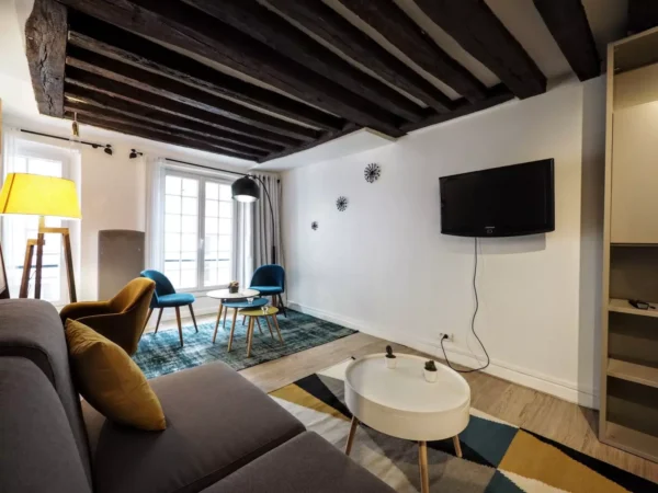 À louer – Studio meublé 29 m² – Rue Saint-Antoine, Paris 4ᵉ – Quartier Saint-Paul / Bastille 1340 € CC – Image 2
