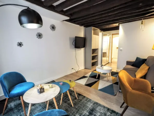 À louer – Studio meublé 29 m² – Rue Saint-Antoine, Paris 4ᵉ – Quartier Saint-Paul / Bastille 1340 € CC – Image 4