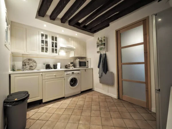 À louer – Studio meublé 29 m² – Rue Saint-Antoine, Paris 4ᵉ – Quartier Saint-Paul / Bastille 1340 € CC – Image 6