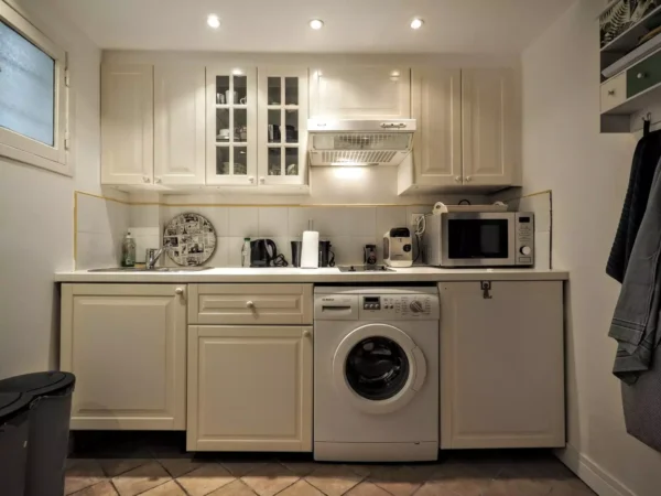 À louer – Studio meublé 29 m² – Rue Saint-Antoine, Paris 4ᵉ – Quartier Saint-Paul / Bastille 1340 € CC – Image 7