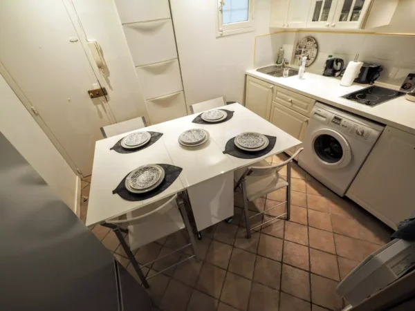 À louer – Studio meublé 29 m² – Rue Saint-Antoine, Paris 4ᵉ – Quartier Saint-Paul / Bastille 1340 € CC – Image 8
