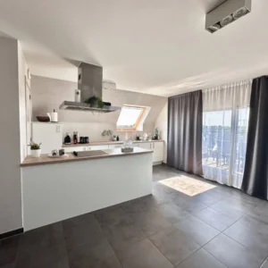 Appartement moderne avec terrasse privée – 2 chambres – Paris 15e 1 750 €