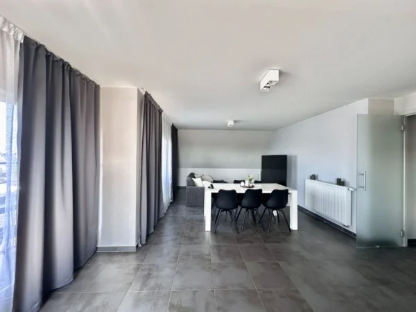 Appartement moderne avec terrasse privée – 2 chambres – Paris 15e 1 750 € – Image 3